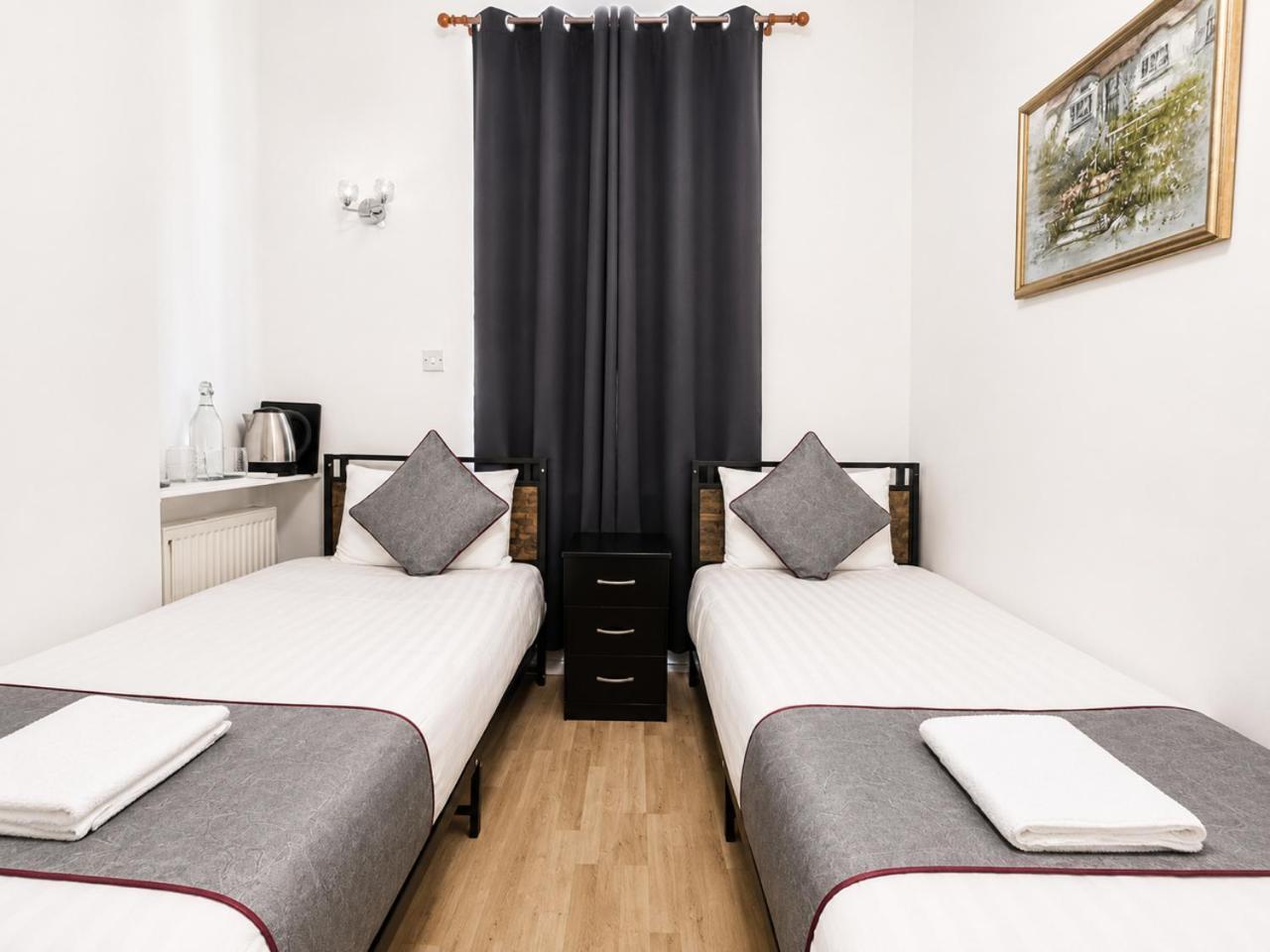 Chambre Lits Jumeaux avec Salle de Bains